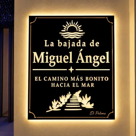 La Bajada De Miguel Angel Cerca De La Playa *